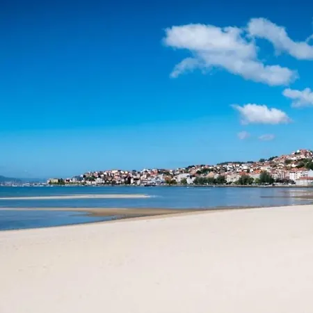 Апартаменты Primera Linea De Playa Rias Baixas, Моания
